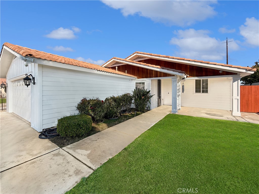 6418 Ringsdale Court Bakersfield, CA 93313 - Photo 58 of 59 a blue and white house with a yard