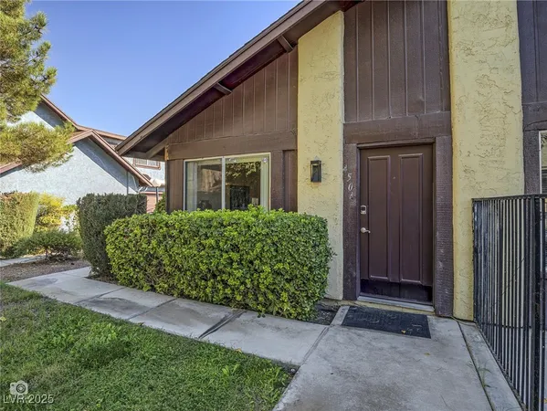 $300,000 | 4504 Del Oro Drive, Las Vegas, NV 89102