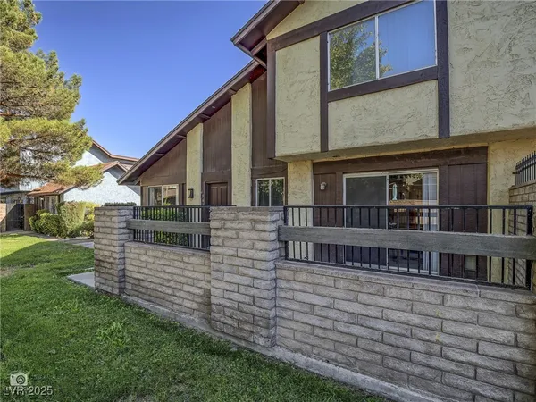 $300,000 | 4504 Del Oro Drive, Las Vegas, NV 89102