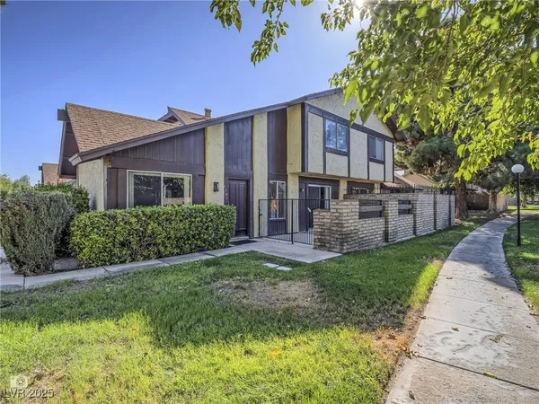$300,000 | 4504 Del Oro Drive, Las Vegas, NV 89102