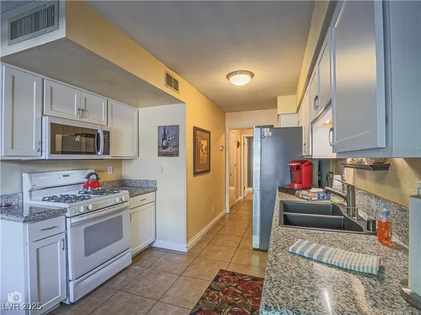 $300,000 | 4504 Del Oro Drive, Las Vegas, NV 89102