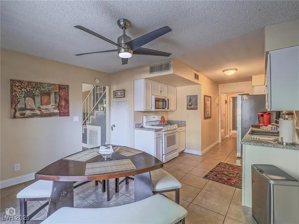 $300,000 | 4504 Del Oro Drive, Las Vegas, NV 89102