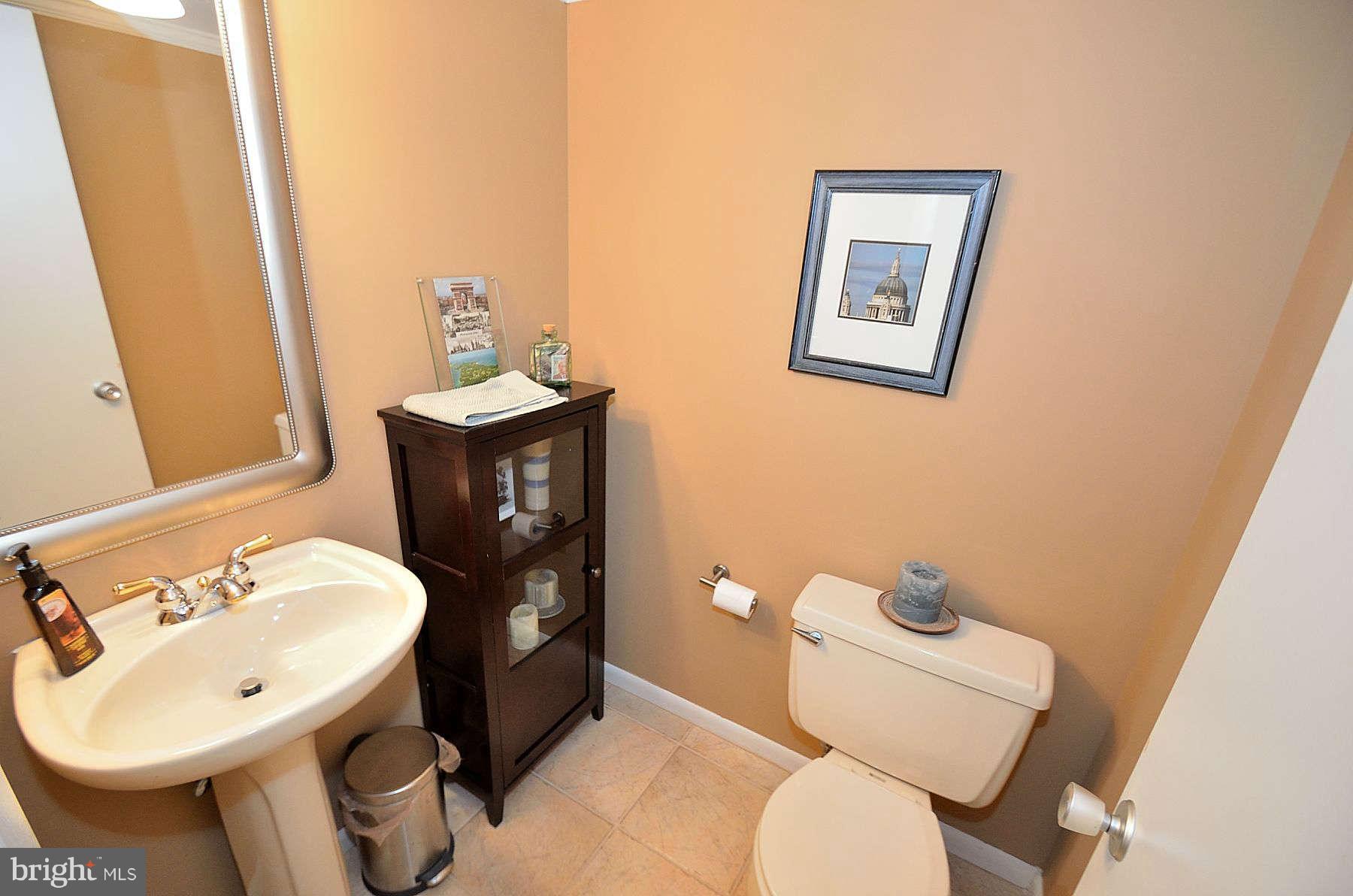 2025 Wethersfield Court Reston, VA 20191 - Photo 11 of 24 Bath