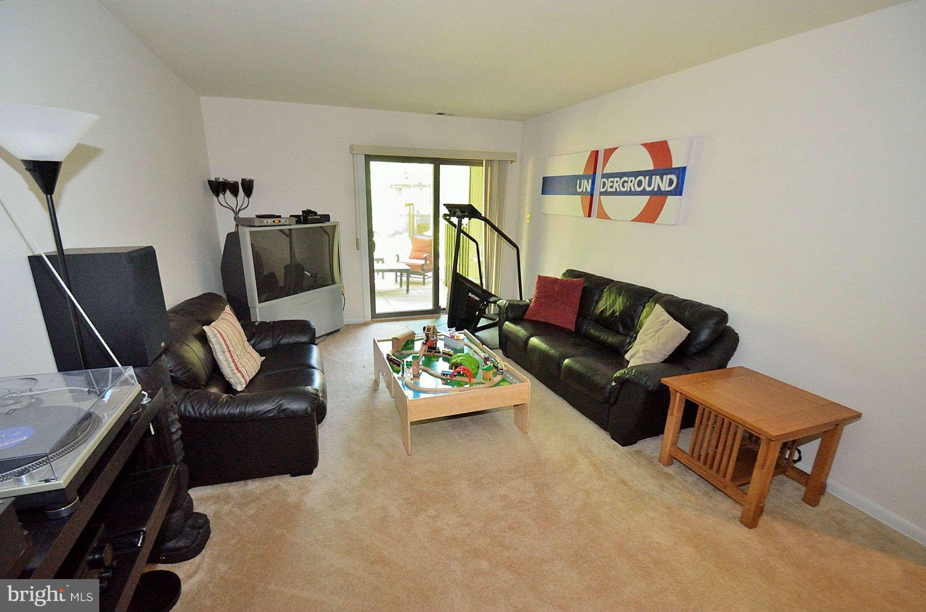 2025 Wethersfield Court Reston, VA 20191 - Photo 17 of 24 Family Room