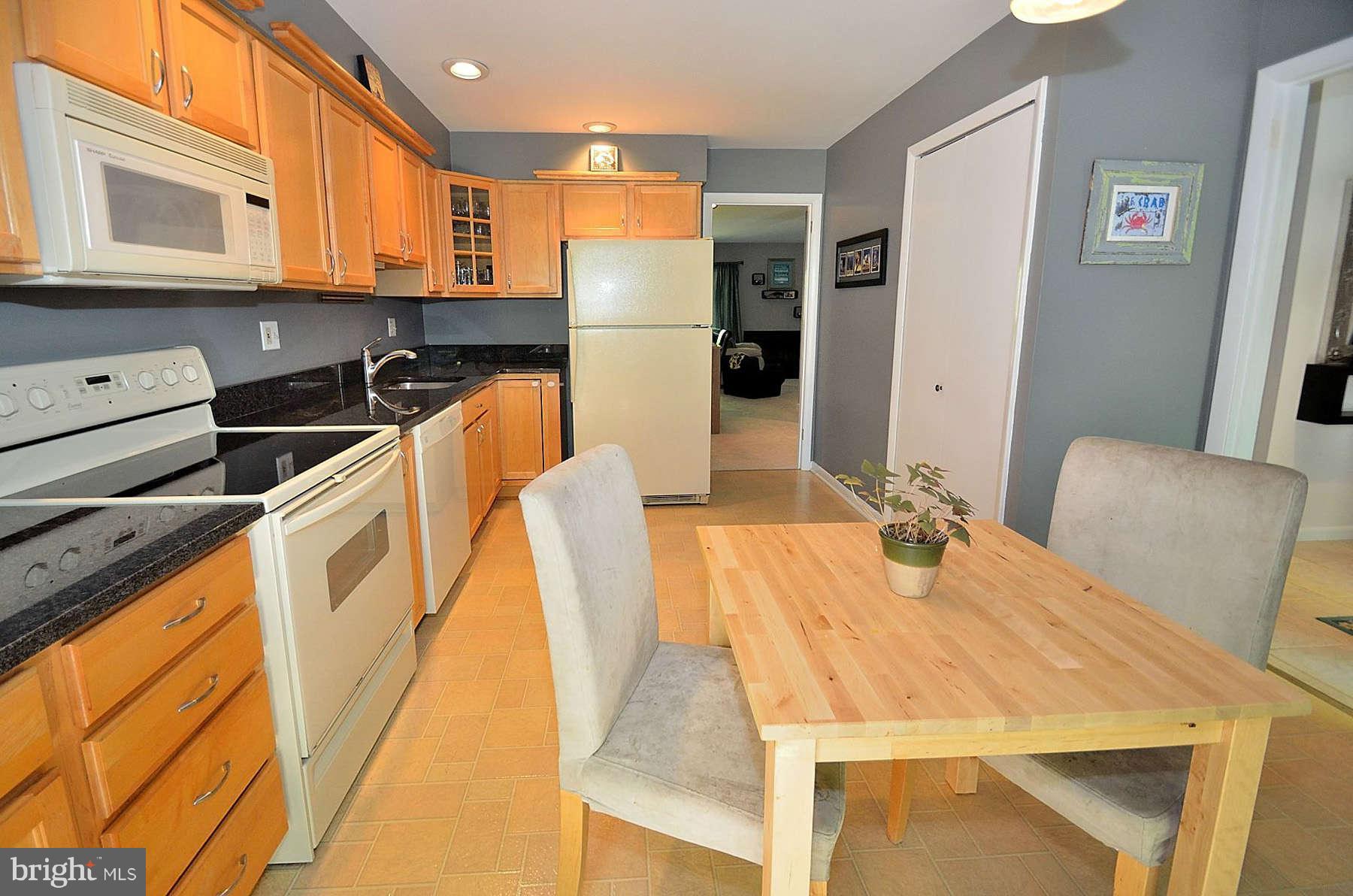 2025 Wethersfield Court Reston, VA 20191 - Photo 4 of 24 Kitchen