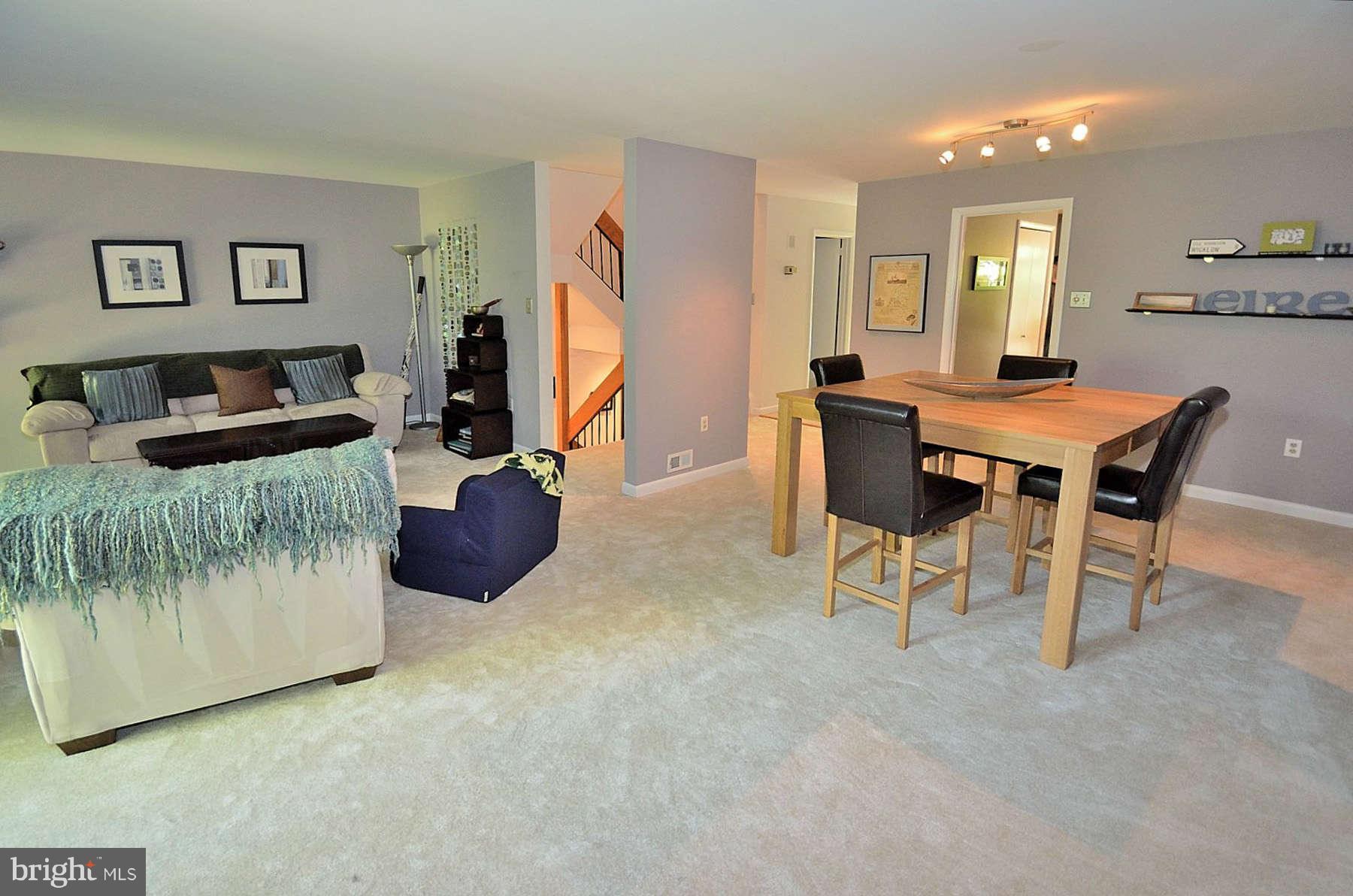 2025 Wethersfield Court Reston, VA 20191 - Photo 7 of 24 Living Room