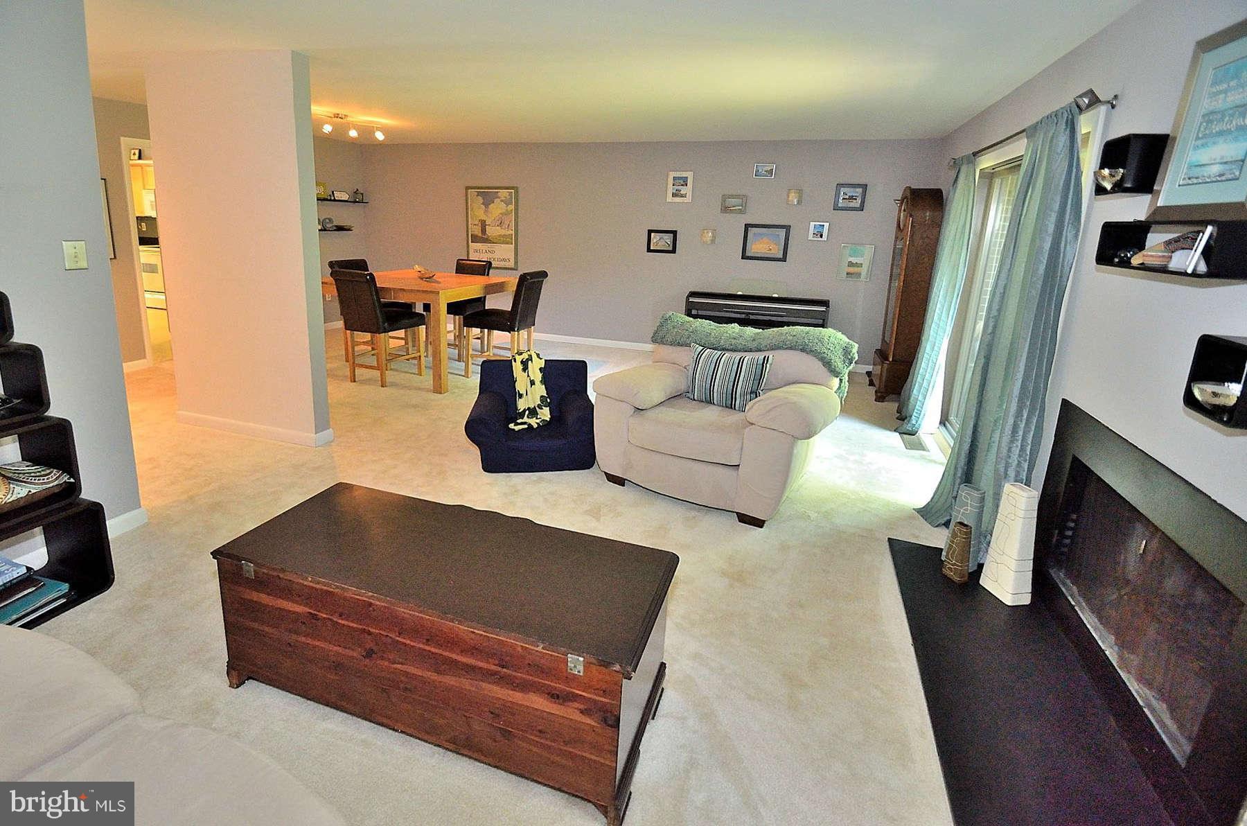 2025 Wethersfield Court Reston, VA 20191 - Photo 8 of 24 Living Room