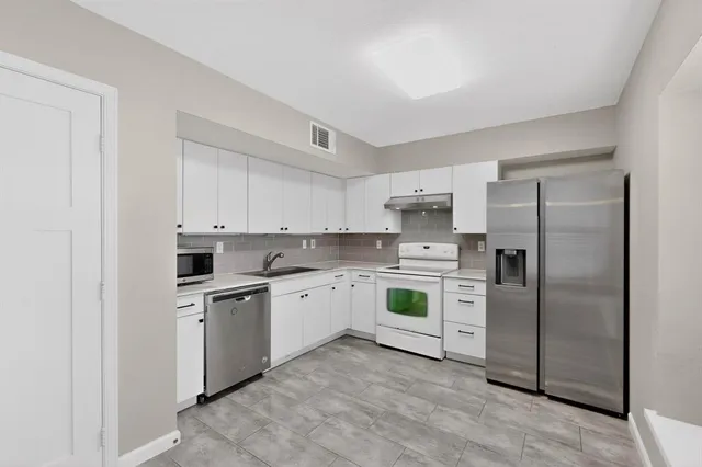 $2,350 | 5613 Powers Street, The Colony, TX 75056