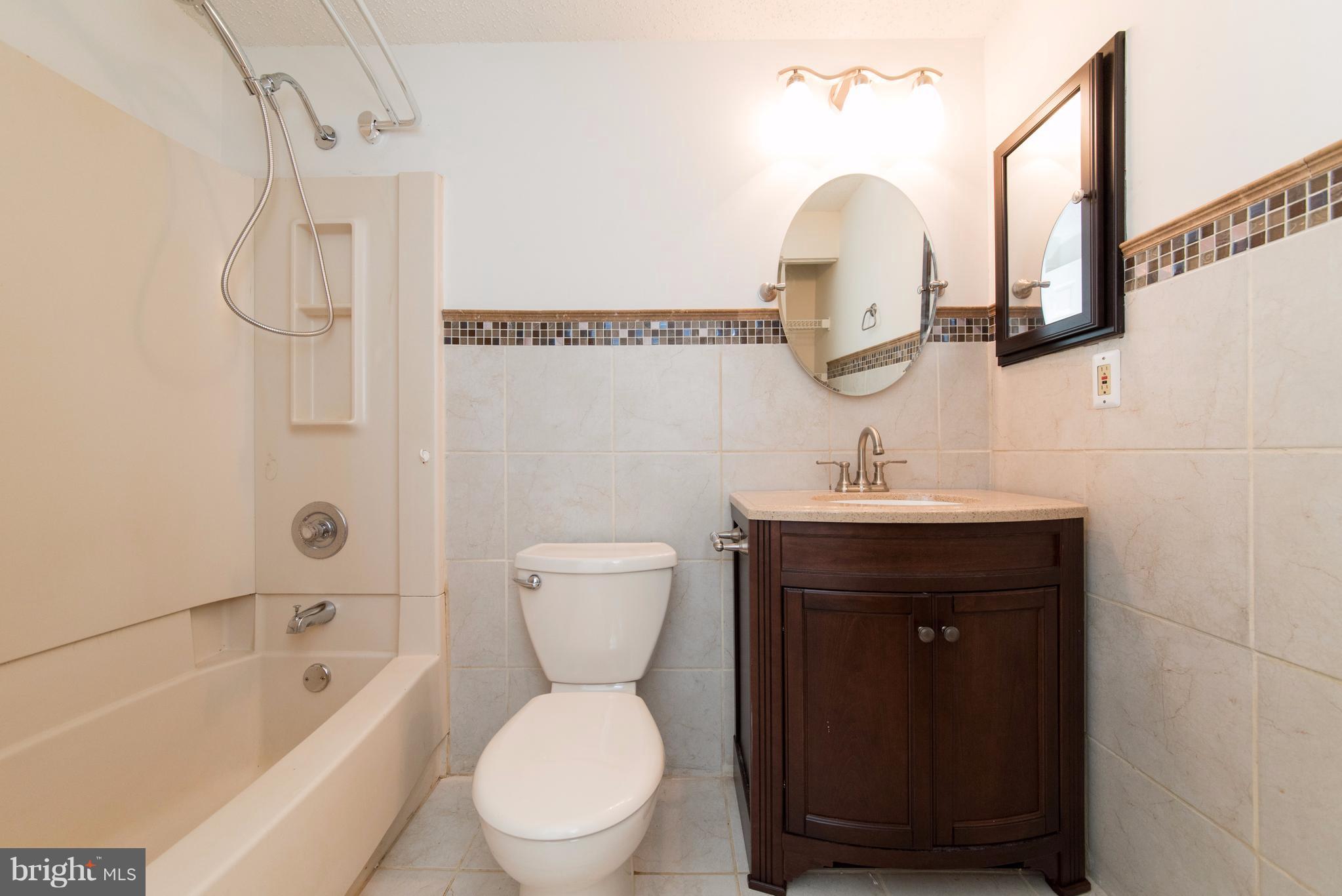 2306 Crossett Road Baltimore, MD 21237 - Photo 14 of 30 Bath main