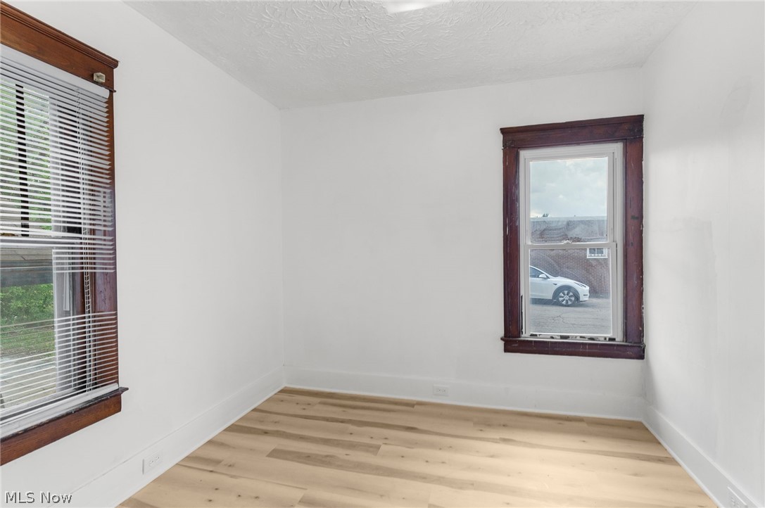 2232 Youngstown Road Southeast Warren, OH 44484 - Photo 3 of 20