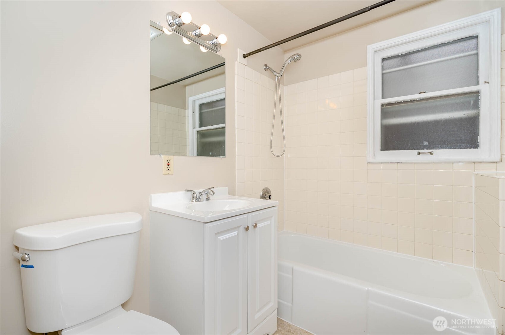 3839 30th Avenue West Seattle, WA 98199 - Photo 11 of 16