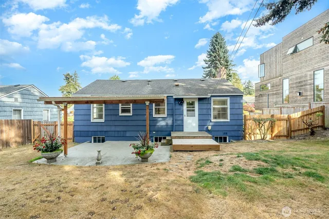 $3,400 | 3839 30th Avenue West, Seattle, WA 98199