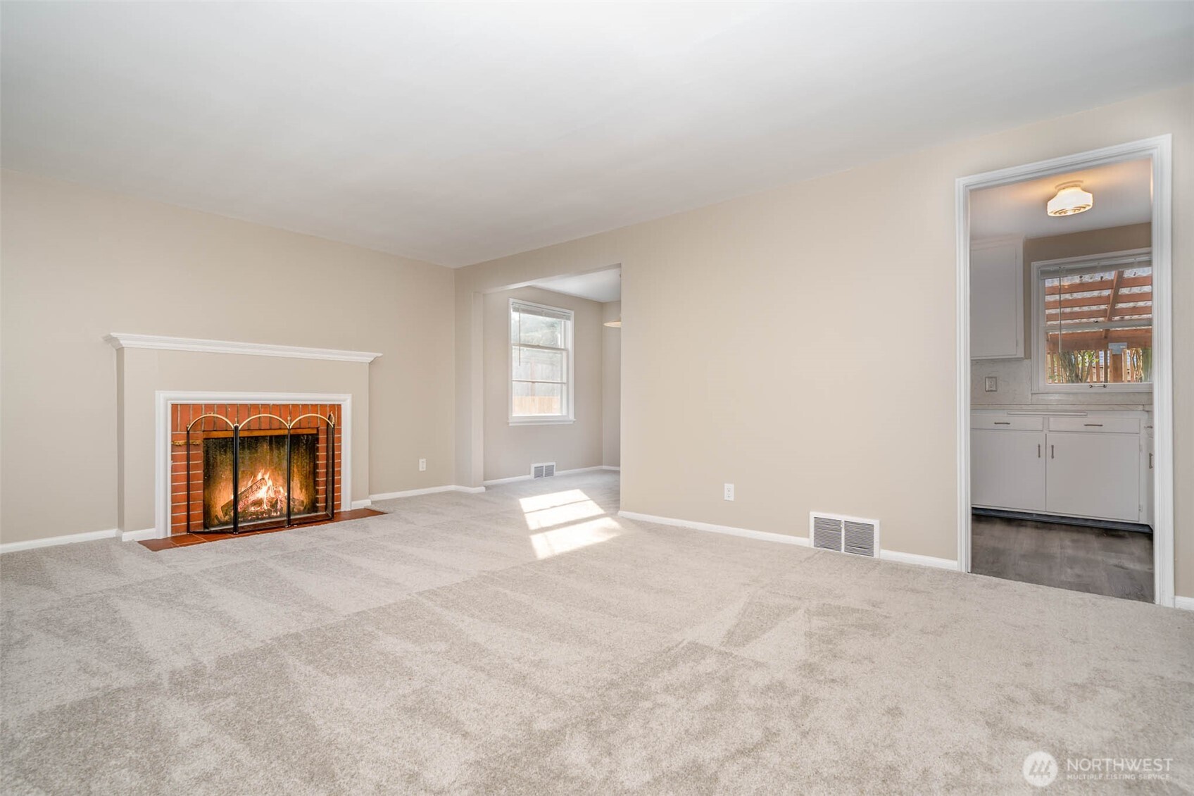 3839 30th Avenue West Seattle, WA 98199 - Photo 4 of 16