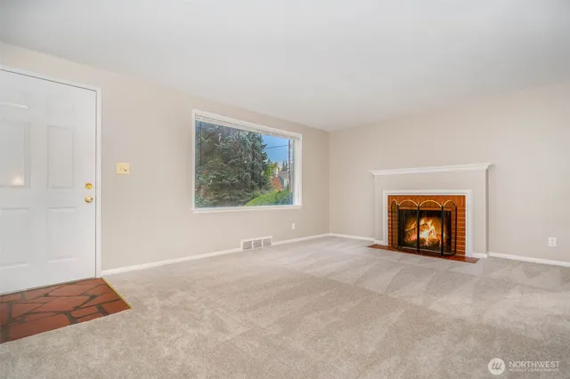 $3,400 | 3839 30th Avenue West, Seattle, WA 98199