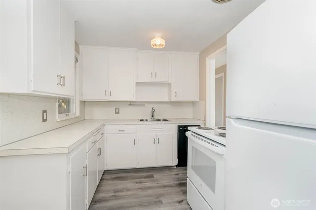 $3,400 | 3839 30th Avenue West, Seattle, WA 98199