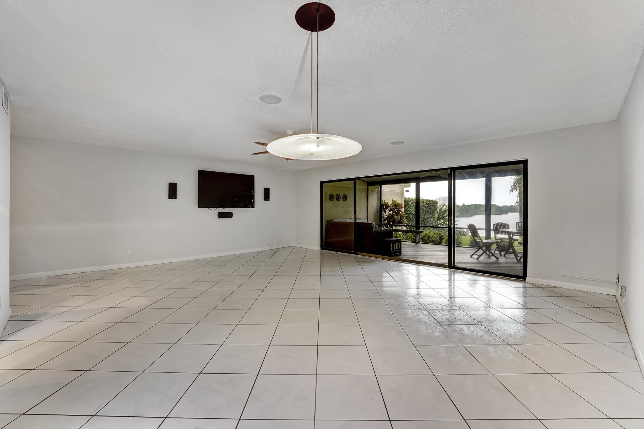 6550 North Ocean Boulevard, Unit 12 Ocean Ridge, FL 33435 - Photo 16 of 39 Great Room