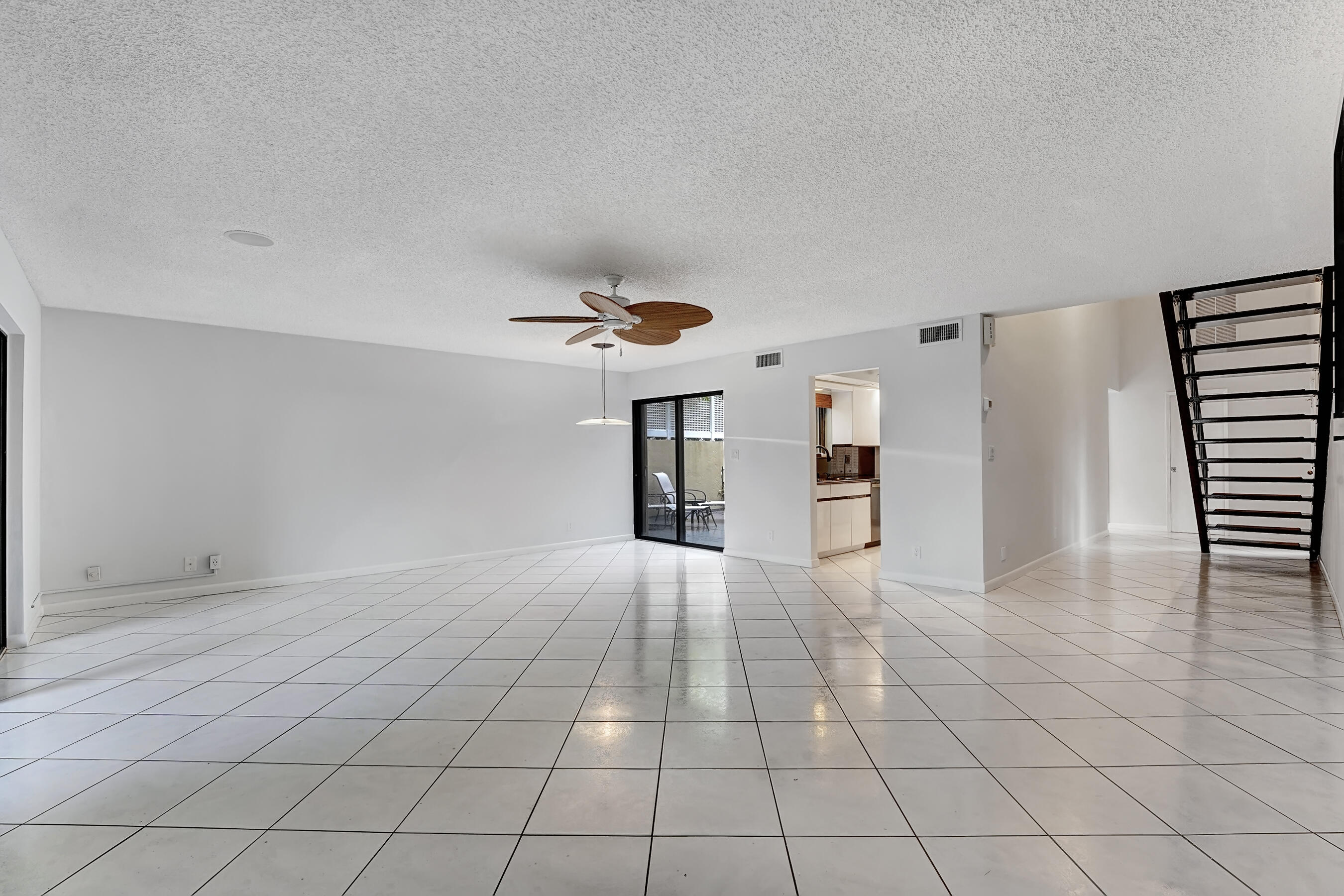 6550 North Ocean Boulevard, Unit 12 Ocean Ridge, FL 33435 - Photo 18 of 39 Great Room