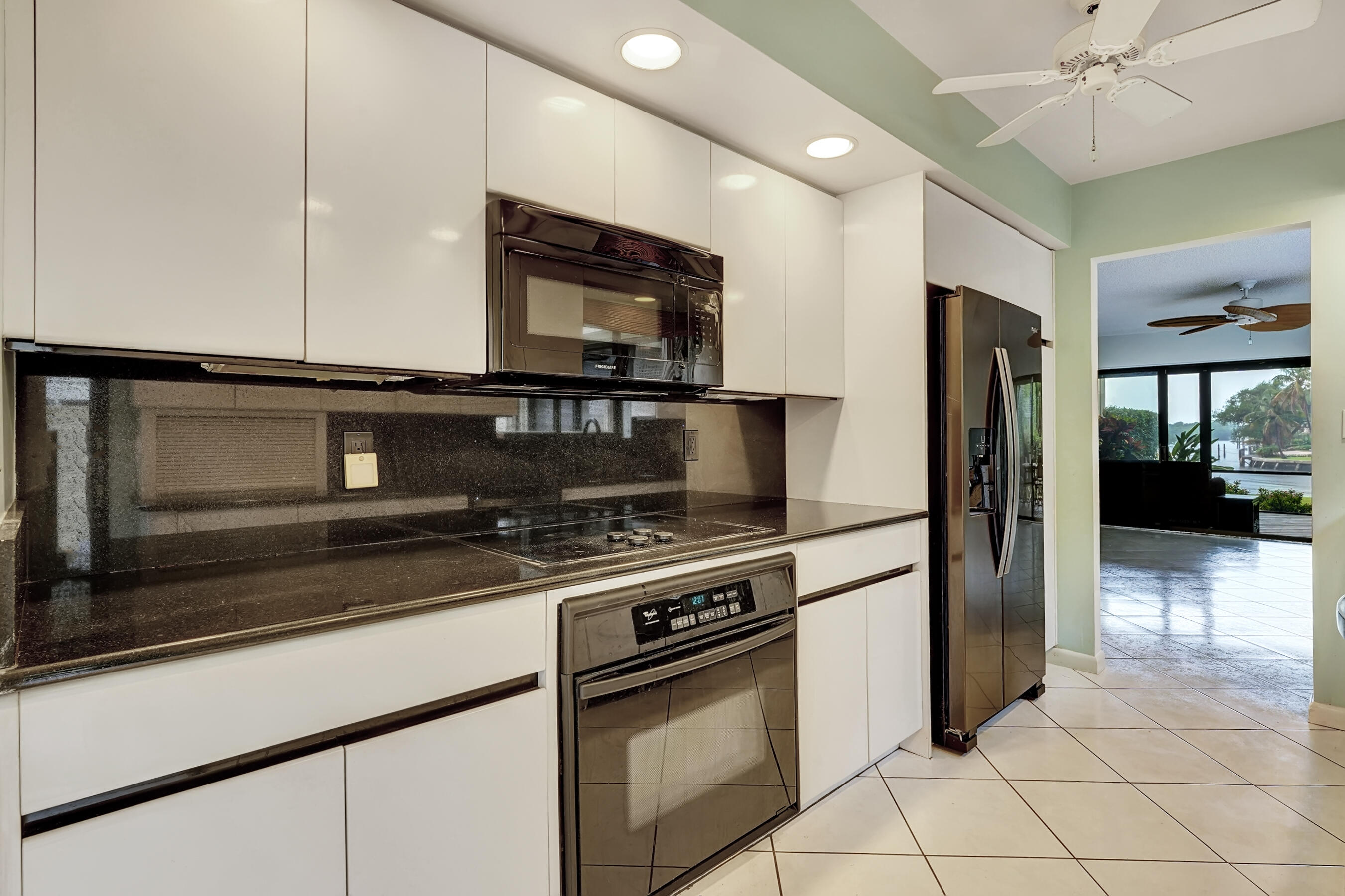 6550 North Ocean Boulevard, Unit 12 Ocean Ridge, FL 33435 - Photo 19 of 39 Kitchen