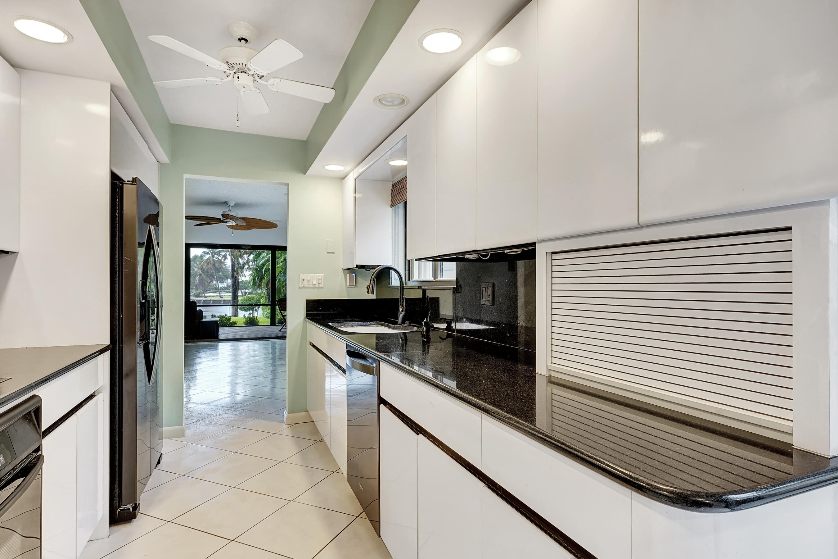 6550 North Ocean Boulevard, Unit 12 Ocean Ridge, FL 33435 - Photo 20 of 39 Kitchen