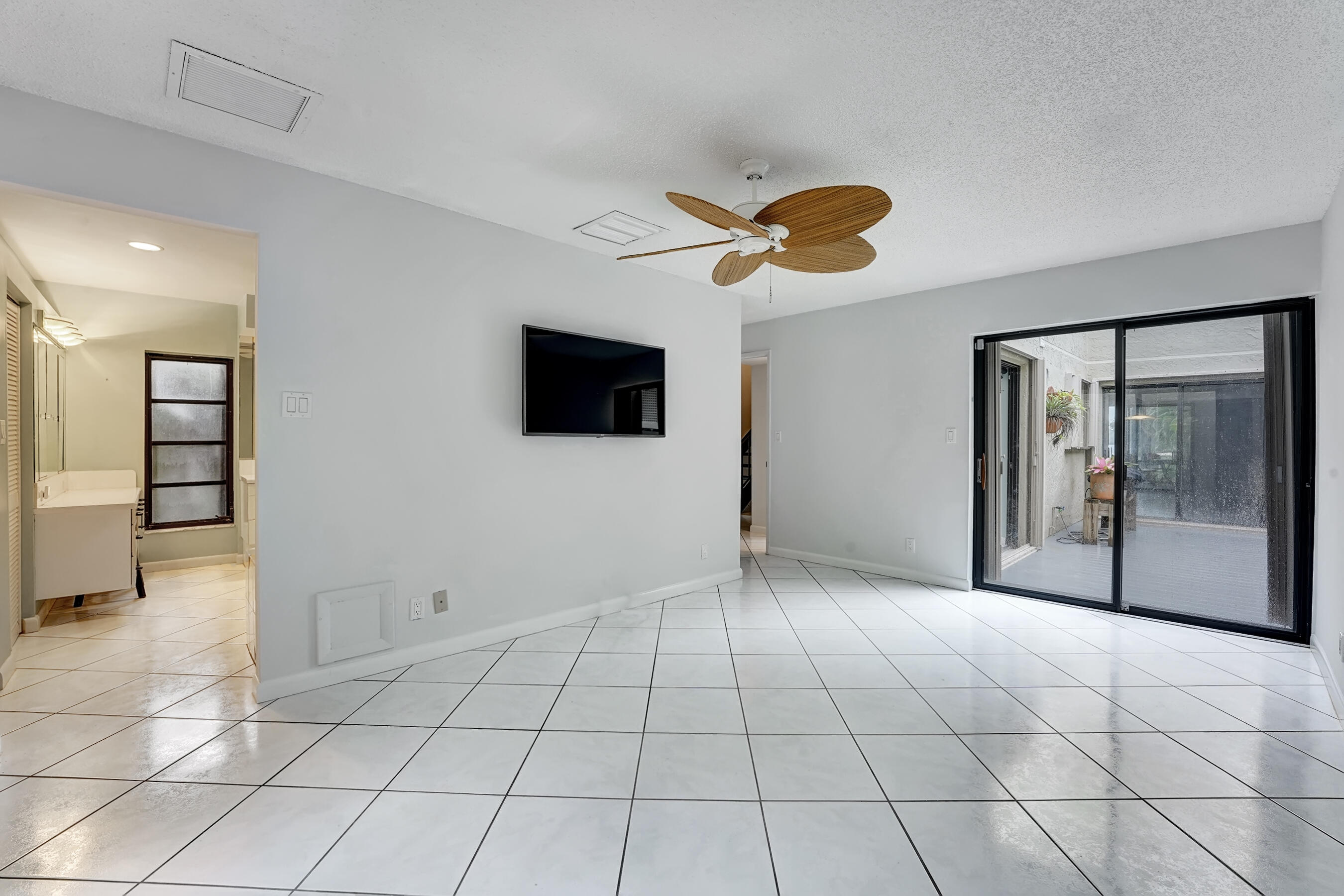 6550 North Ocean Boulevard, Unit 12 Ocean Ridge, FL 33435 - Photo 22 of 39 Master Bedroom
