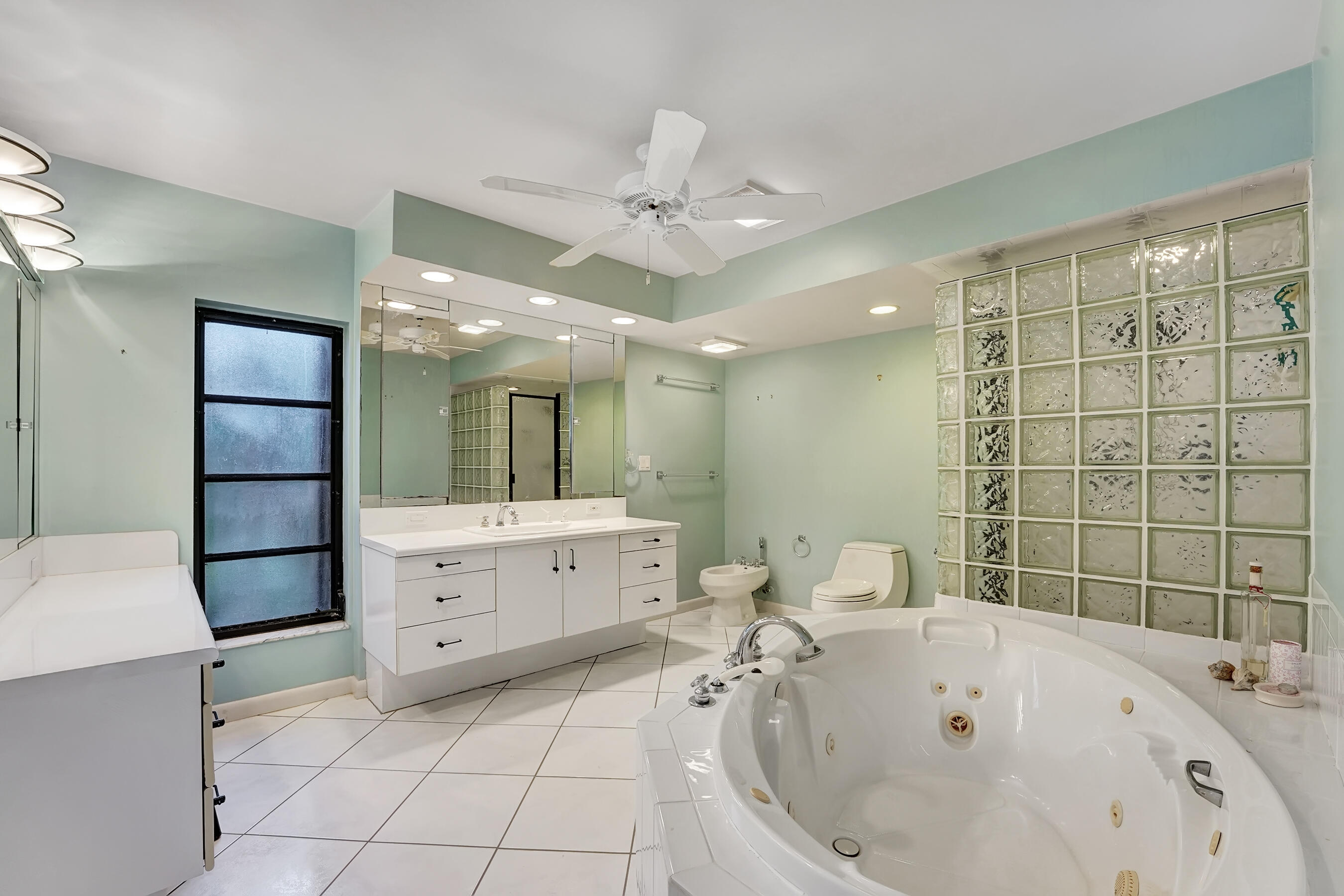 6550 North Ocean Boulevard, Unit 12 Ocean Ridge, FL 33435 - Photo 23 of 39 Master Bath