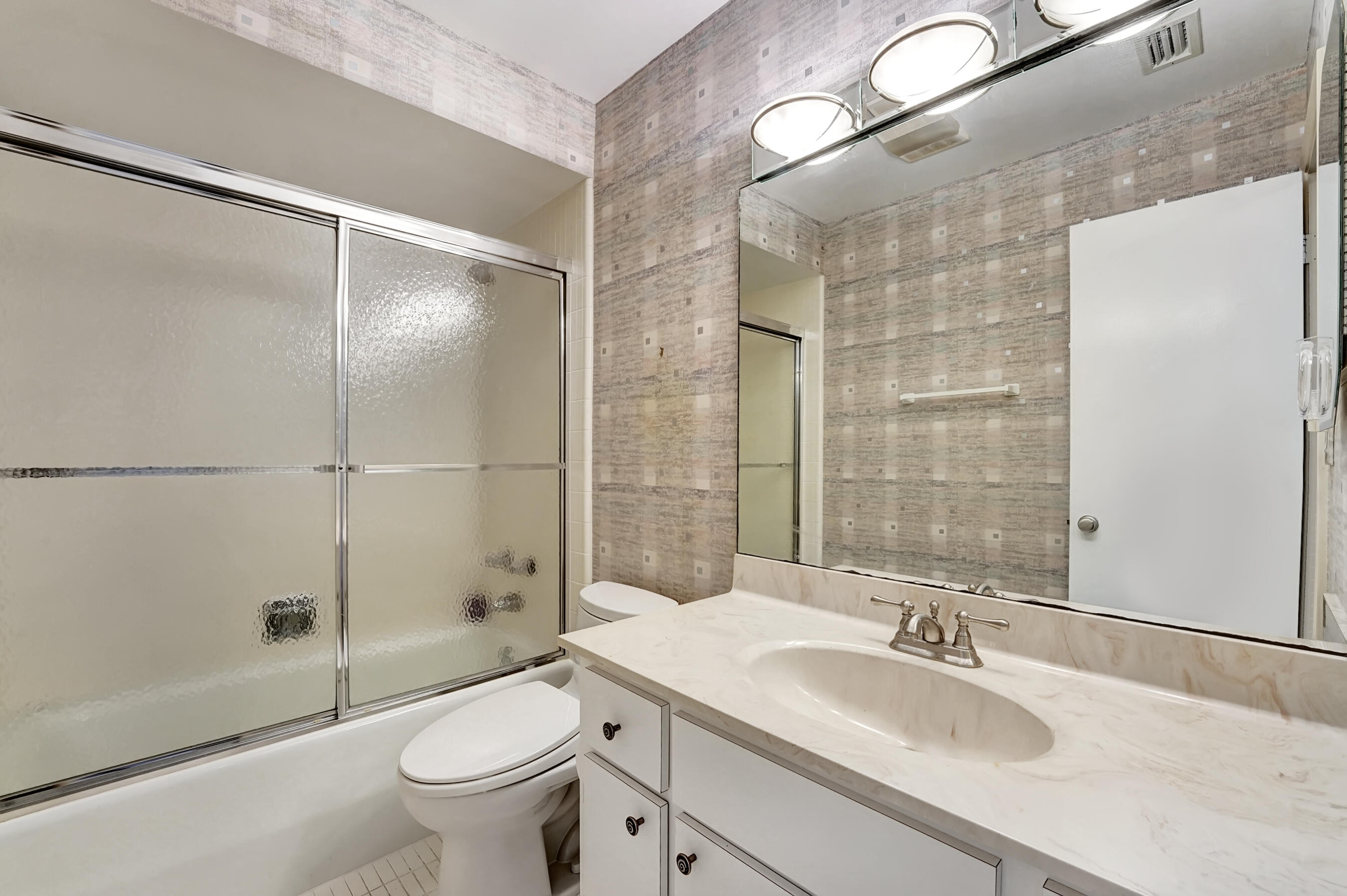 6550 North Ocean Boulevard, Unit 12 Ocean Ridge, FL 33435 - Photo 25 of 39 Guest Bath