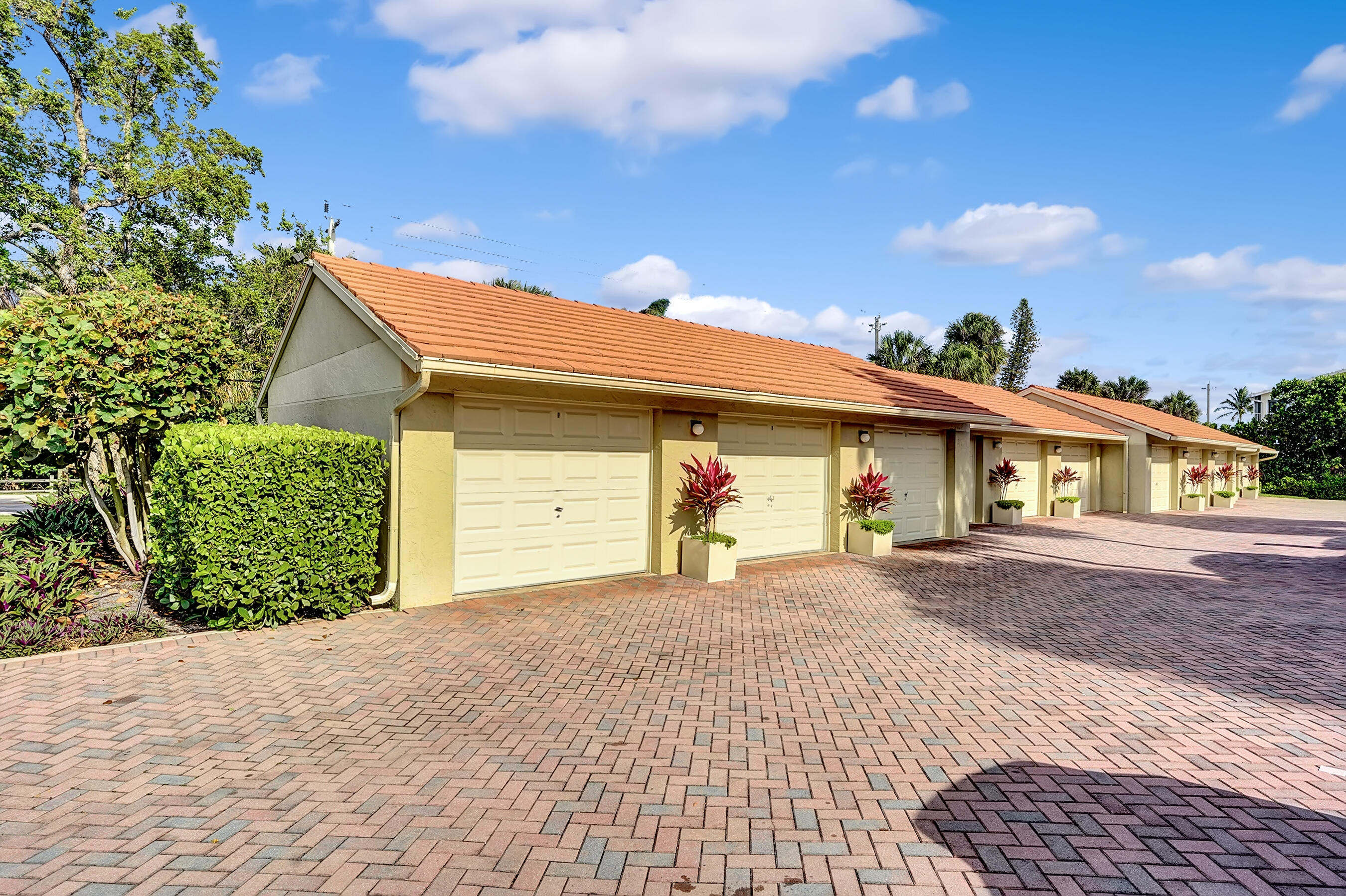 6550 North Ocean Boulevard, Unit 12 Ocean Ridge, FL 33435 - Photo 30 of 39 Garage