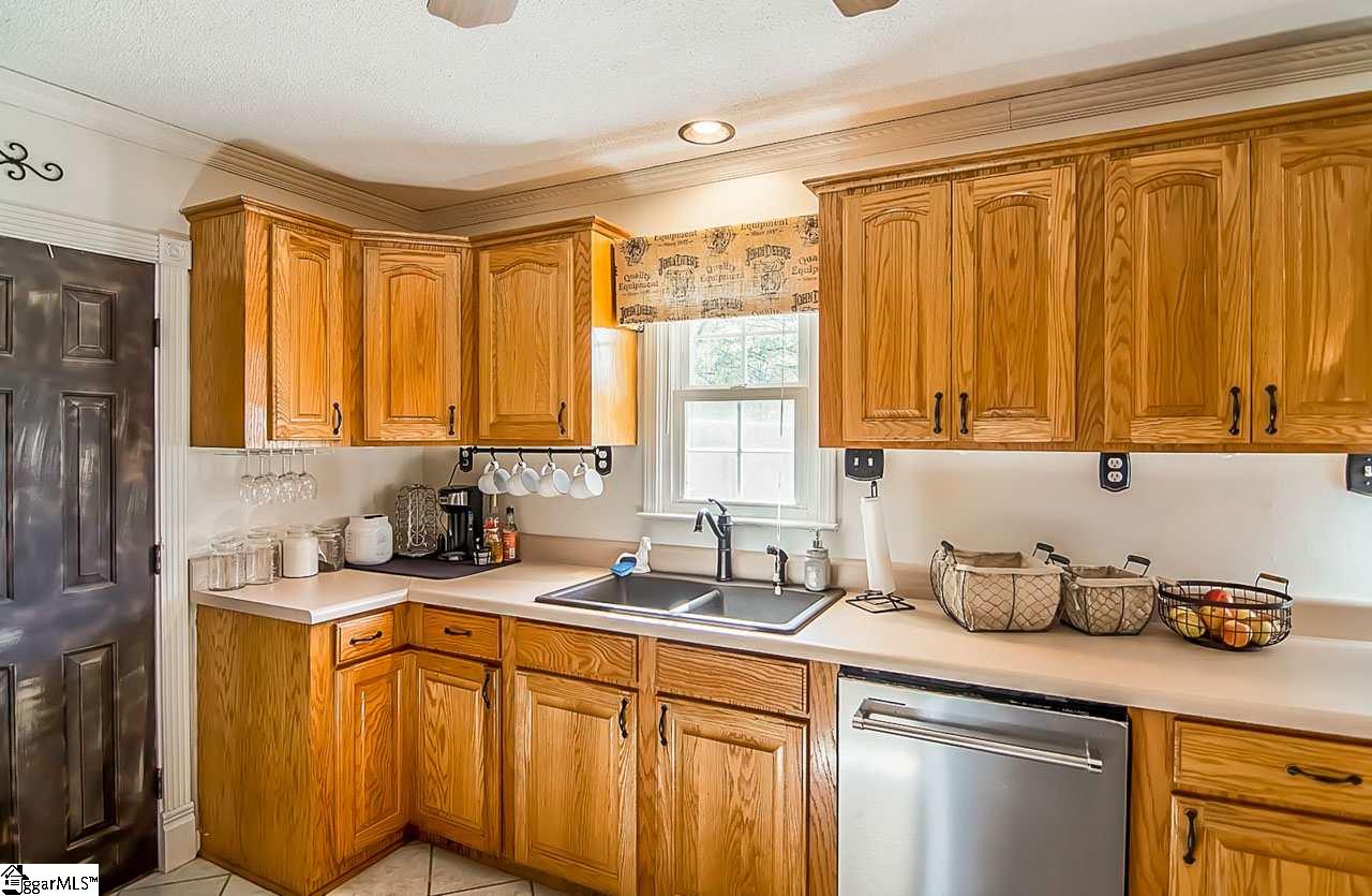 118 Pineland Meadows Road Belton, SC 29627 - Photo 12 of 32