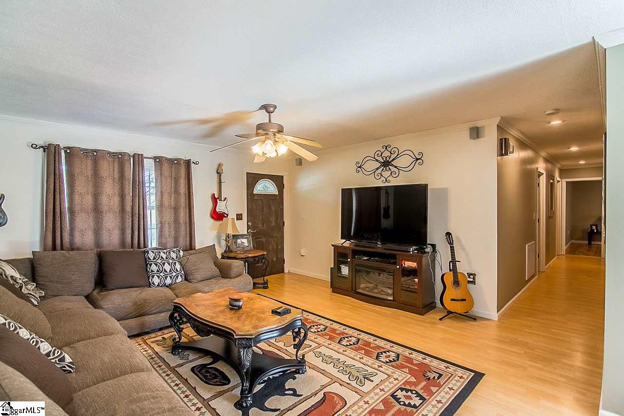 118 Pineland Meadows Road Belton, SC 29627 - Photo 3 of 32