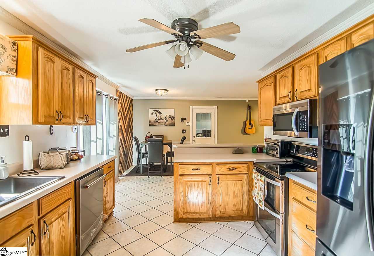 118 Pineland Meadows Road Belton, SC 29627 - Photo 4 of 32