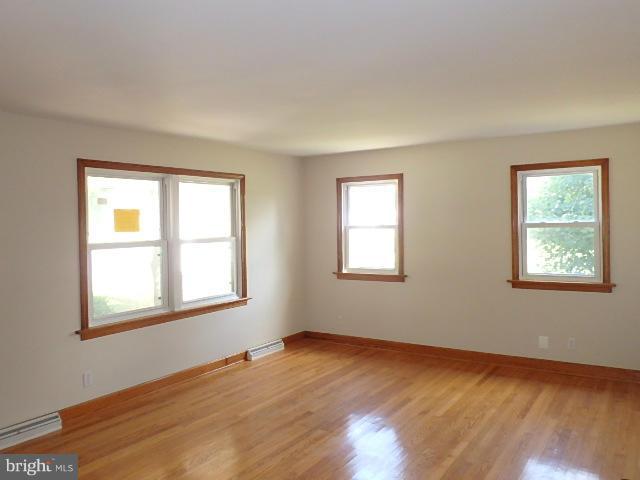 11240 Marbern Road Hagerstown, MD 21740 - Photo 5 of 10 Living Room