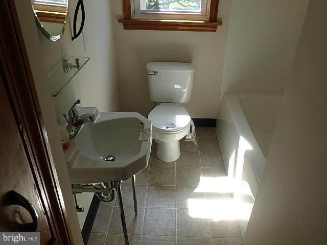 11240 Marbern Road Hagerstown, MD 21740 - Photo 9 of 10 Bath