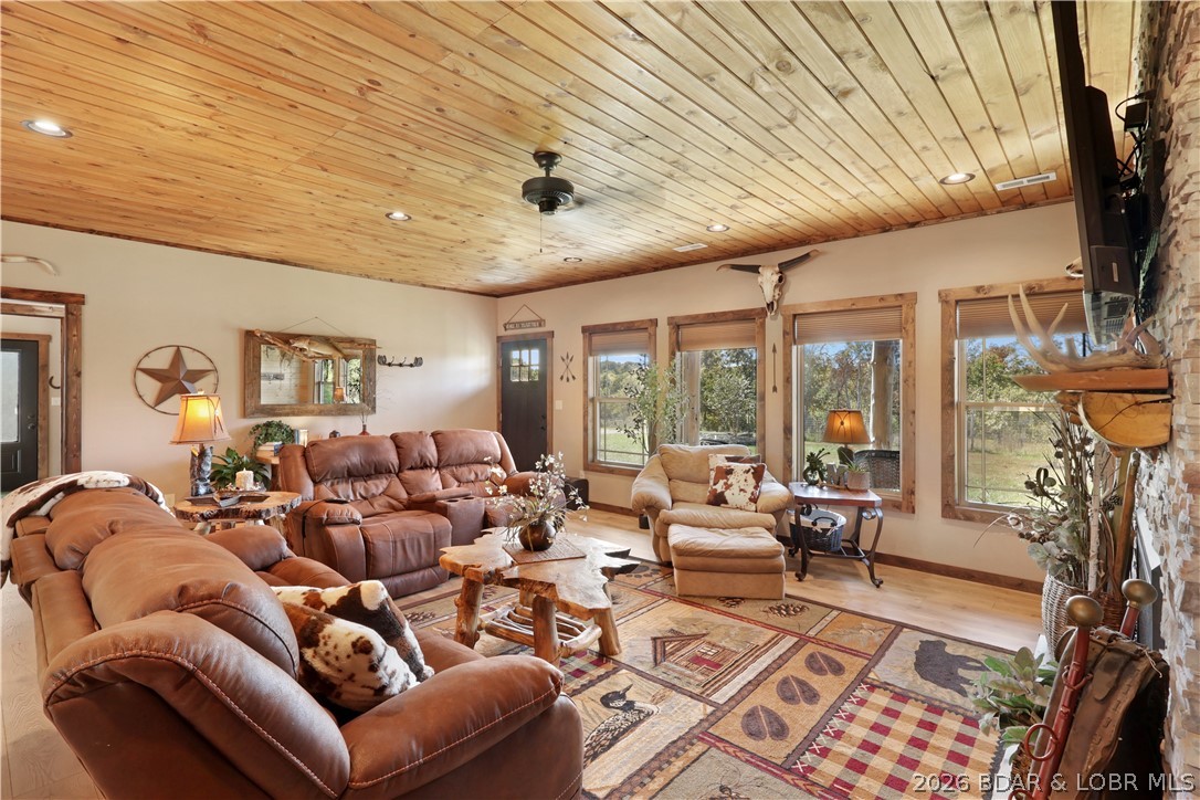 118 Uncle Dee Road Brumley, MO 65017 - Photo 14 of 57 Spacious great room.