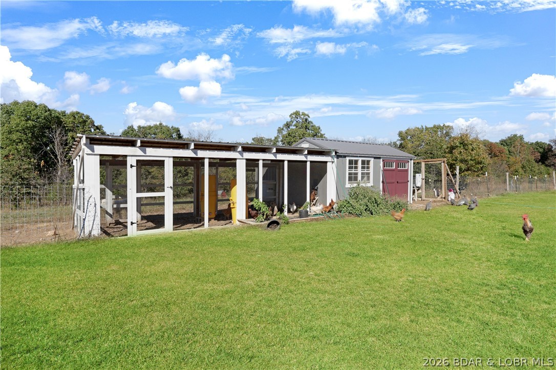 118 Uncle Dee Road Brumley, MO 65017 - Photo 40 of 57 Chichen will love this coop.
