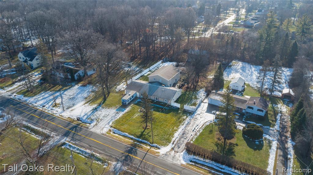 6054 East Pierson Road Flint, MI 48506 - Photo 3 of 38