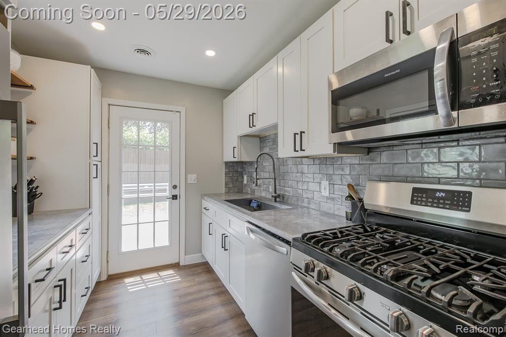 2831 Watkins Lake Road Waterford, MI 48328 - Photo 9 of 45