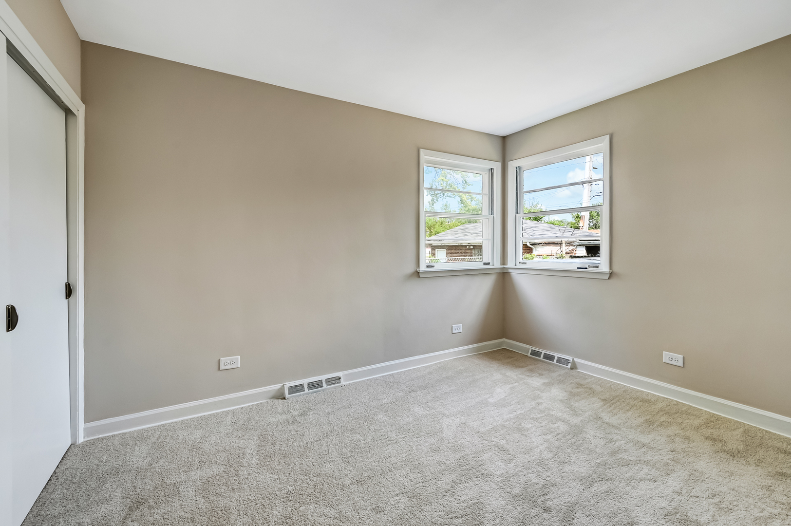 3852 West 80th Street Chicago, IL 60652 - Photo 13 of 19 an empty room with windows