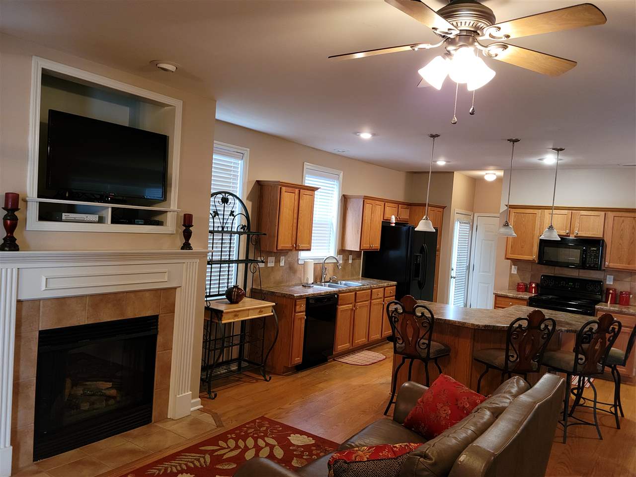 Dining room, great room/fireplace sitting area, den, fireplace. Kitchen, Large counter top for breakfast area, dining. Ideal  for entertaining, family and friends.