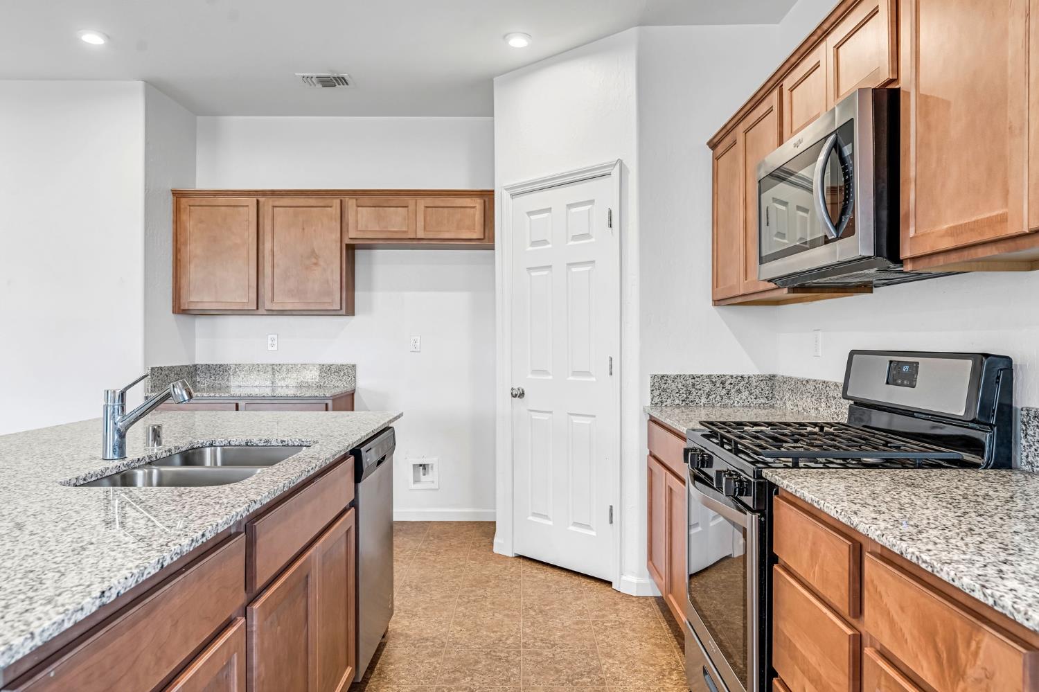 436 South Orange Avenue Reedley, CA 93654 - Photo 7 of 16