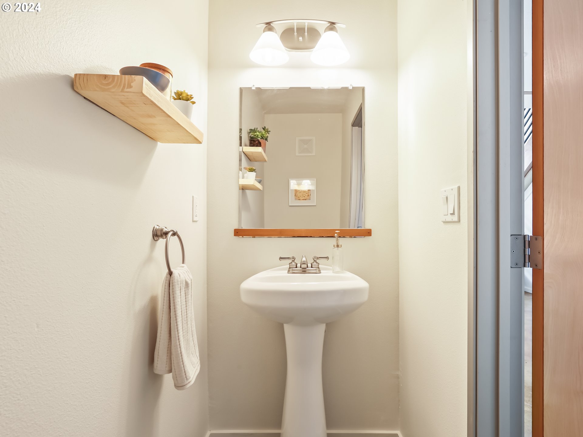 2021 Southeast Clinton Street, Unit 201 Portland, OR 97202 - Photo 17 of 35 a bathroom with a sink a mirror and bathtub