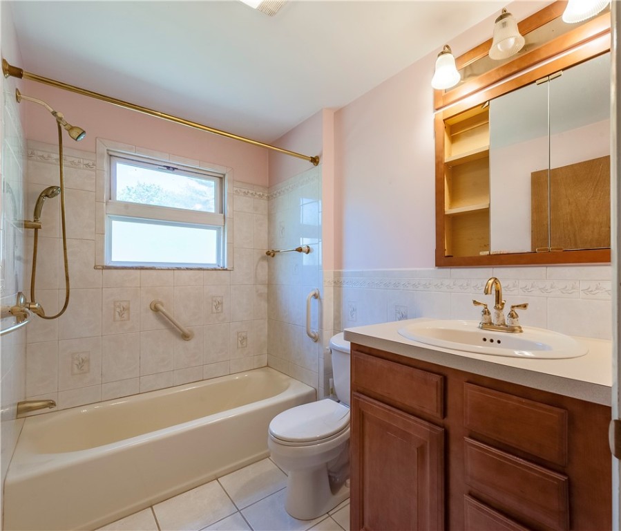 4096 Diamond Hill Road Cumberland, RI 02864 - Photo 7 of 20