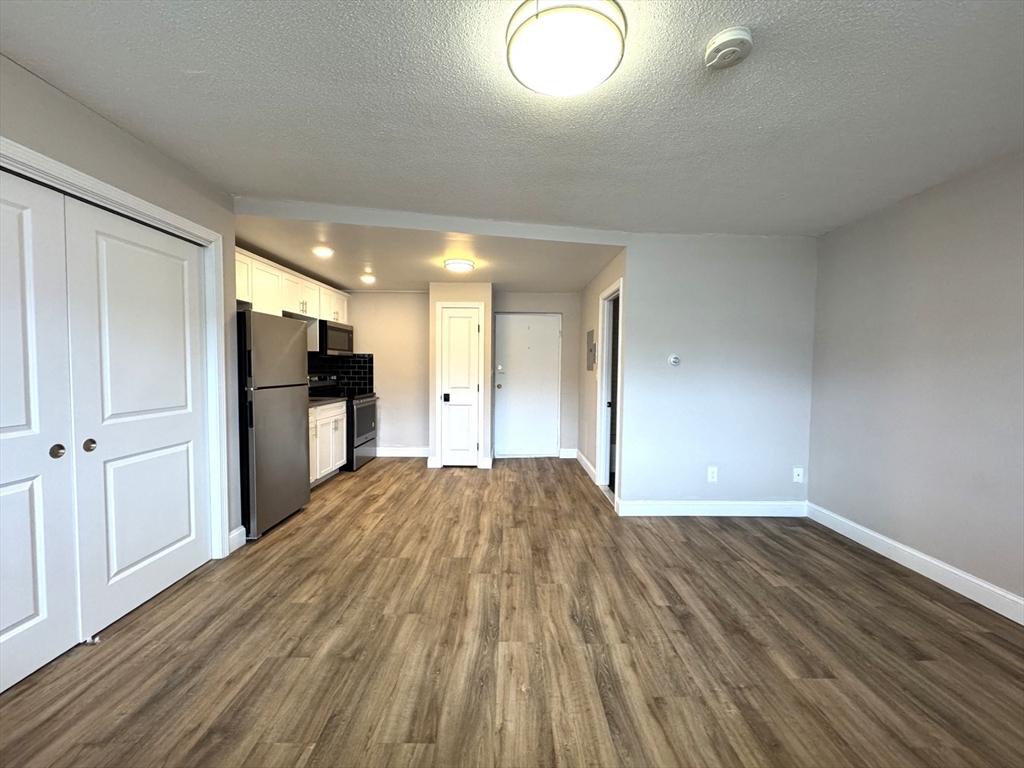 625 Main Street, Unit 4 Reading, MA 01867 - Photo 3 of 6