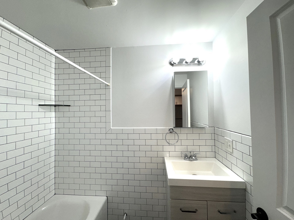 625 Main Street, Unit 4 Reading, MA 01867 - Photo 4 of 6