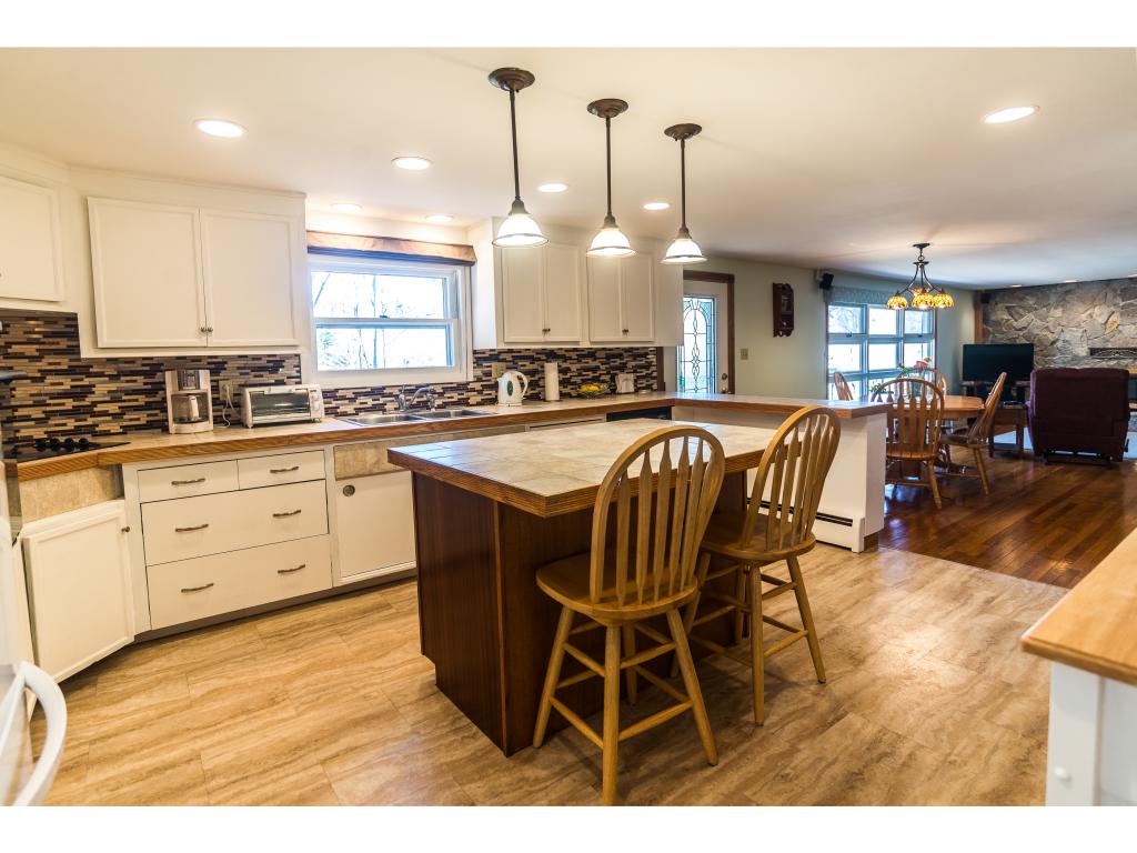 7 Birch Hill Road Hooksett, NH 03106 - Photo 4 of 36