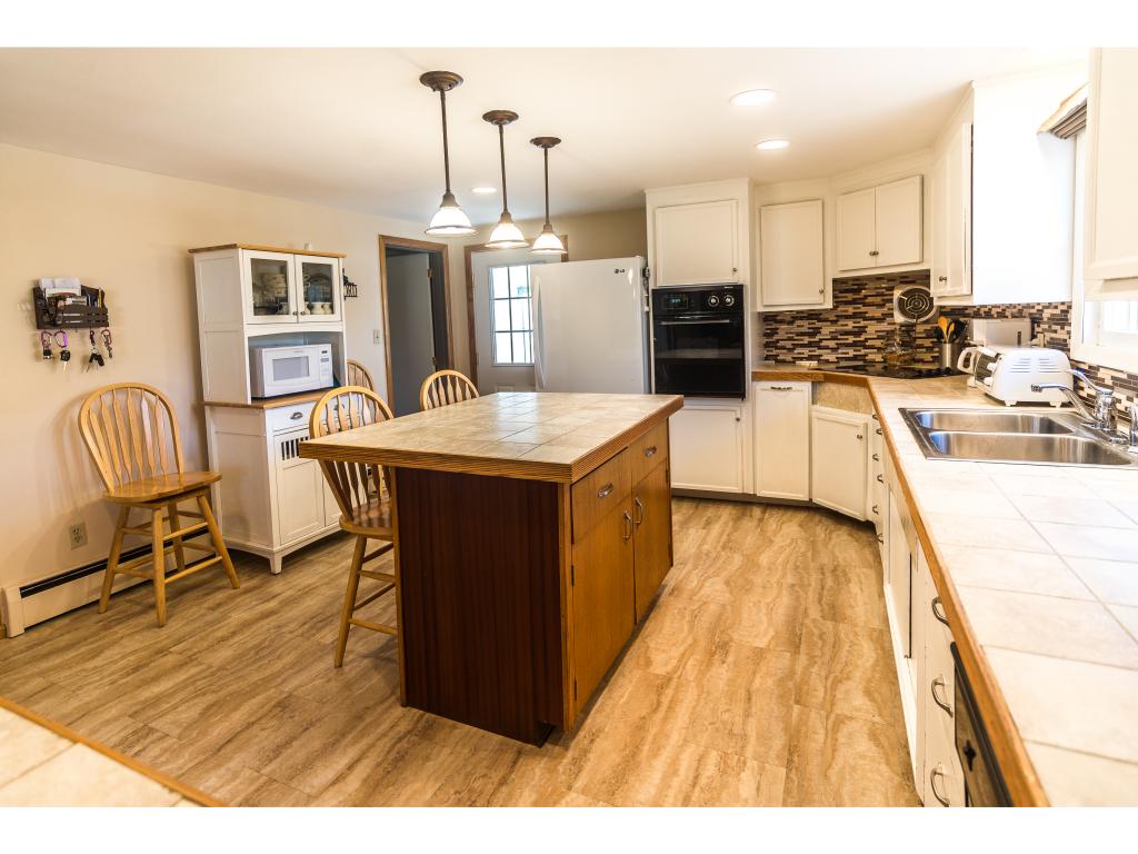 7 Birch Hill Road Hooksett, NH 03106 - Photo 5 of 36