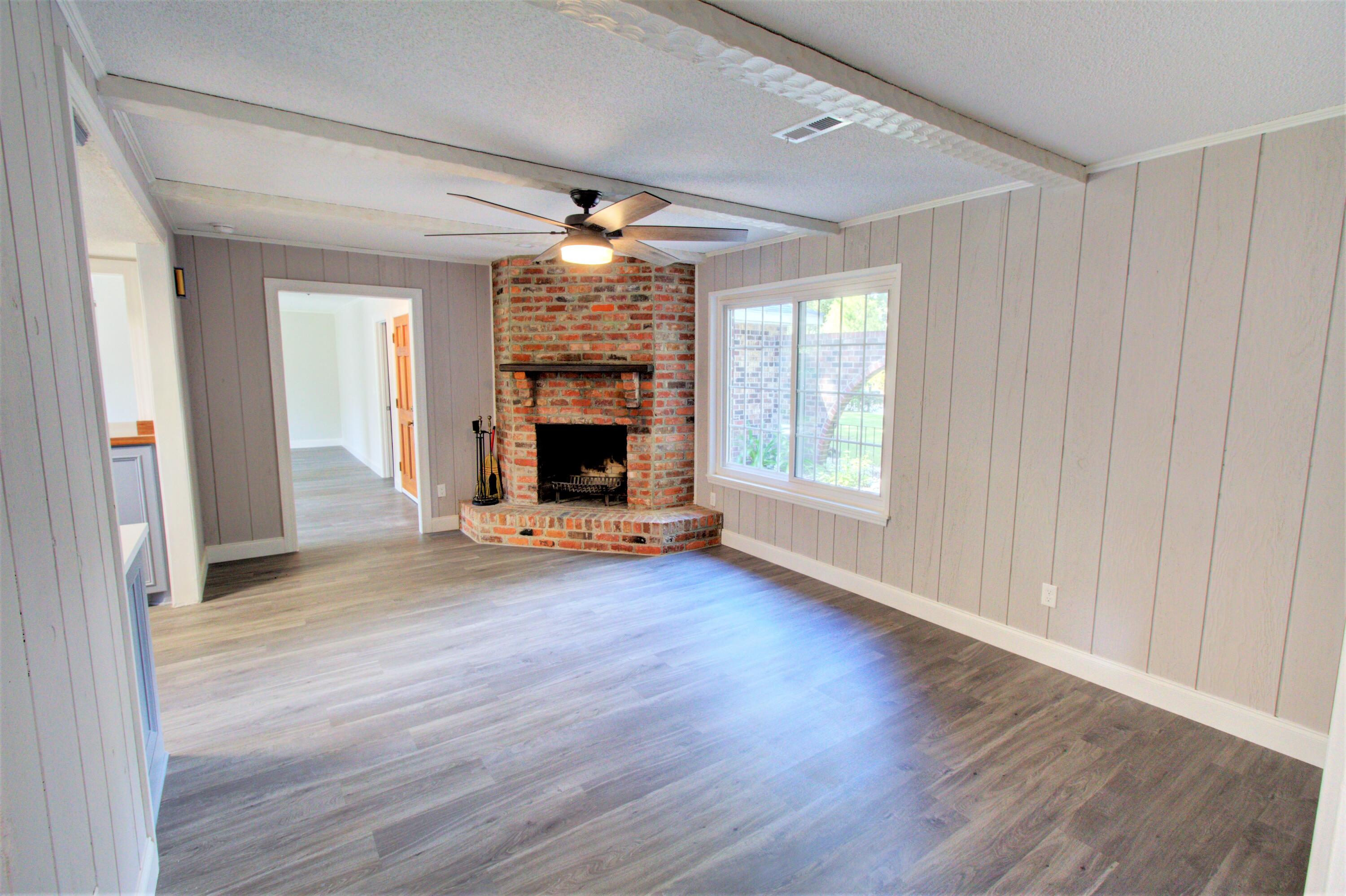 103 Sweetbriar Road Summerville, SC 29485 - Photo 8 of 22 IMG_4492_3_4