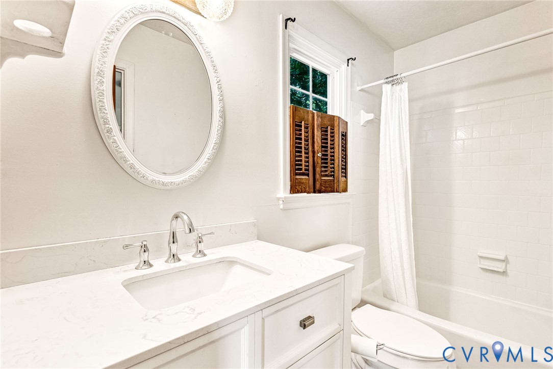 10478 Gould Hill Road Hanover, VA 23069 - Photo 37 of 63 First floor primary bath. Freshly painted. Newer W