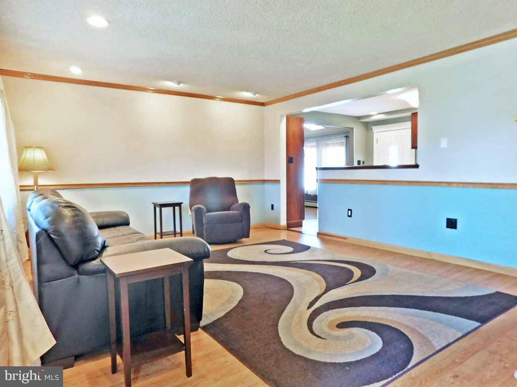 24 Quail Road Levittown, PA 19057 - Photo 3 of 16 Gallery Image 3
