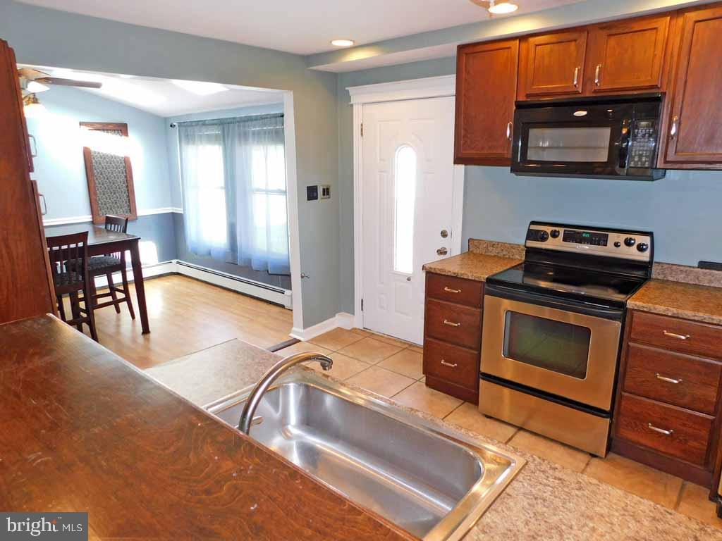24 Quail Road Levittown, PA 19057 - Photo 4 of 16 Gallery Image 4