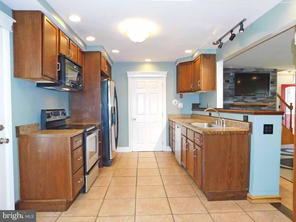 24 Quail Road Levittown, PA 19057 - Photo 5 of 16 Gallery Image 5